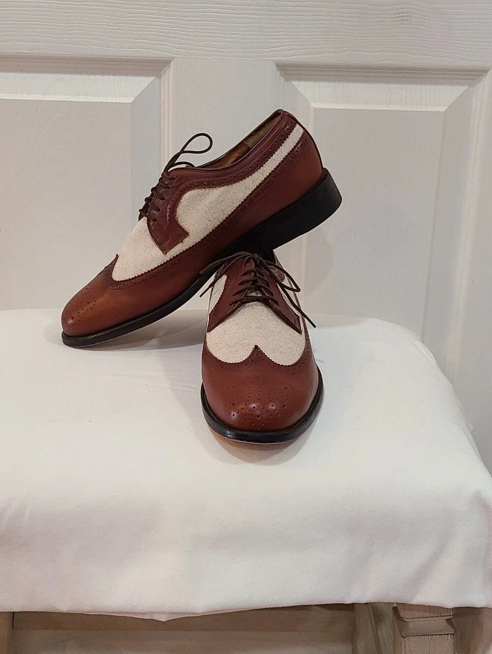 Leather Classics Men's Two-Tone Brown and Cream Wingtip Oxfords Vintage - Picture 3 of 16